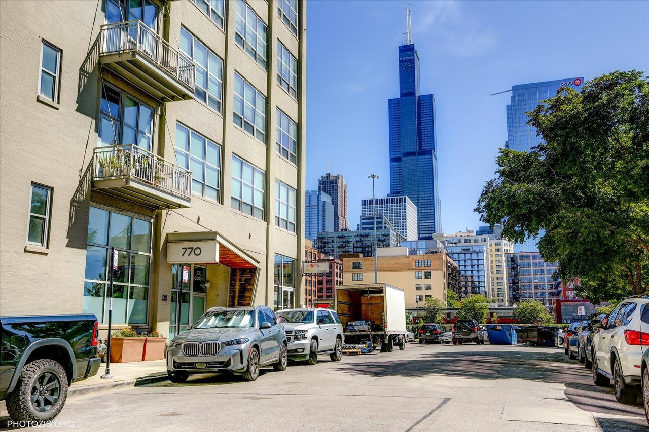Building exterior — 770 W Gladys with Willis Tower views